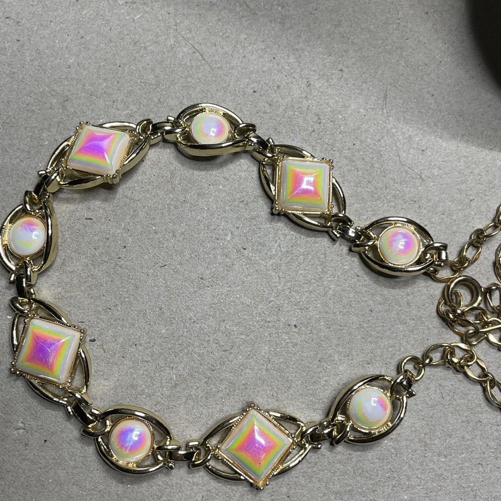 Emmons Irradescent Acrylic Gold Tone 18” Vintage Necklace Gorgeous Color Play